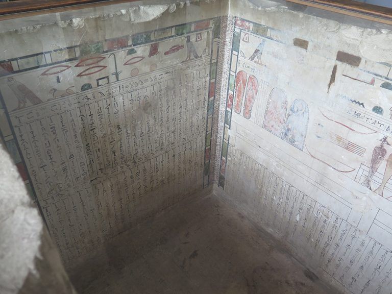 AxColt Livro Trilogia Latitude 15 Interior de um sarcofago do Imperio Medio no Museu do Cairo